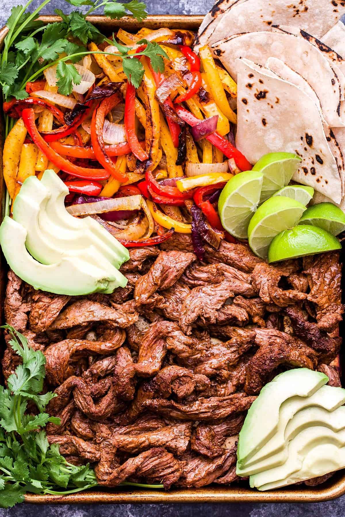  A perfect balance of flavors: savory steak, sweet peppers, and tangy lime 🍈😋