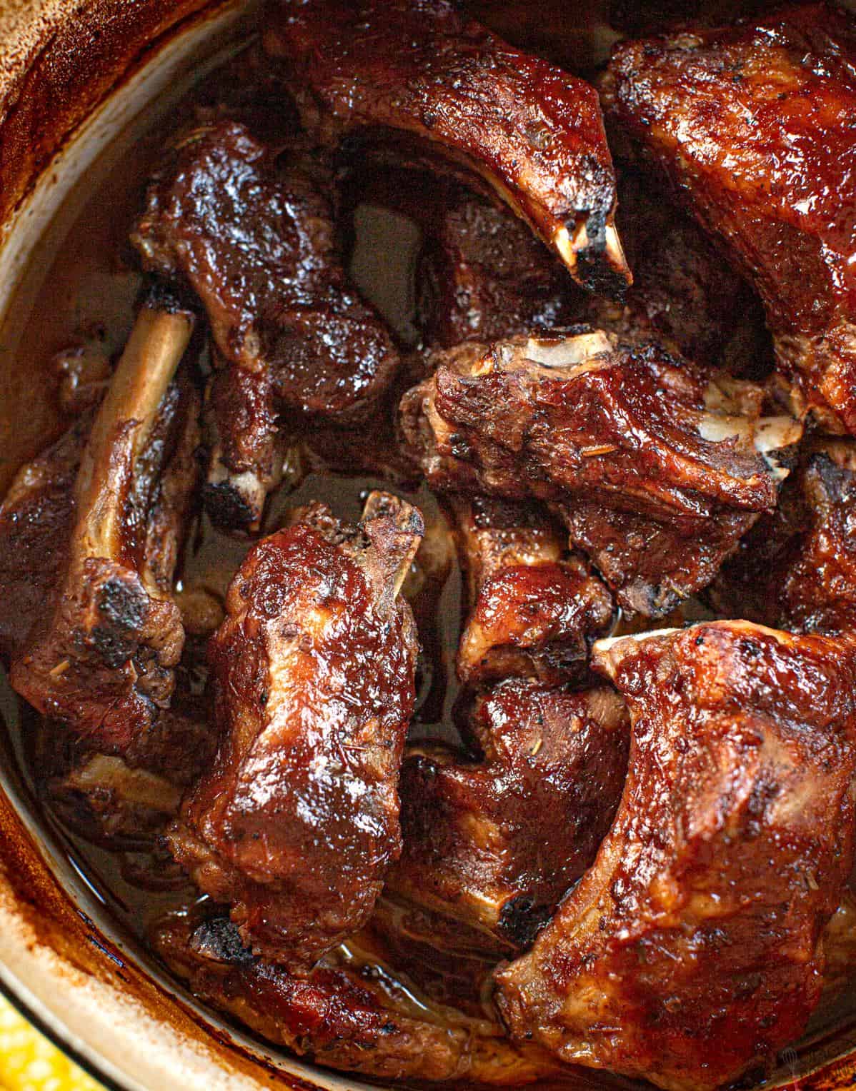  Enjoy a taste of summer with every bite of these mouth-watering BBQ pork spareribs.