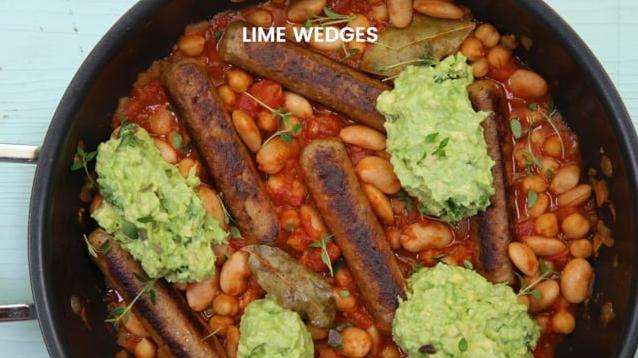  These sausages may be meat-free, but they are packed with bold flavors and texture 😋🌶️