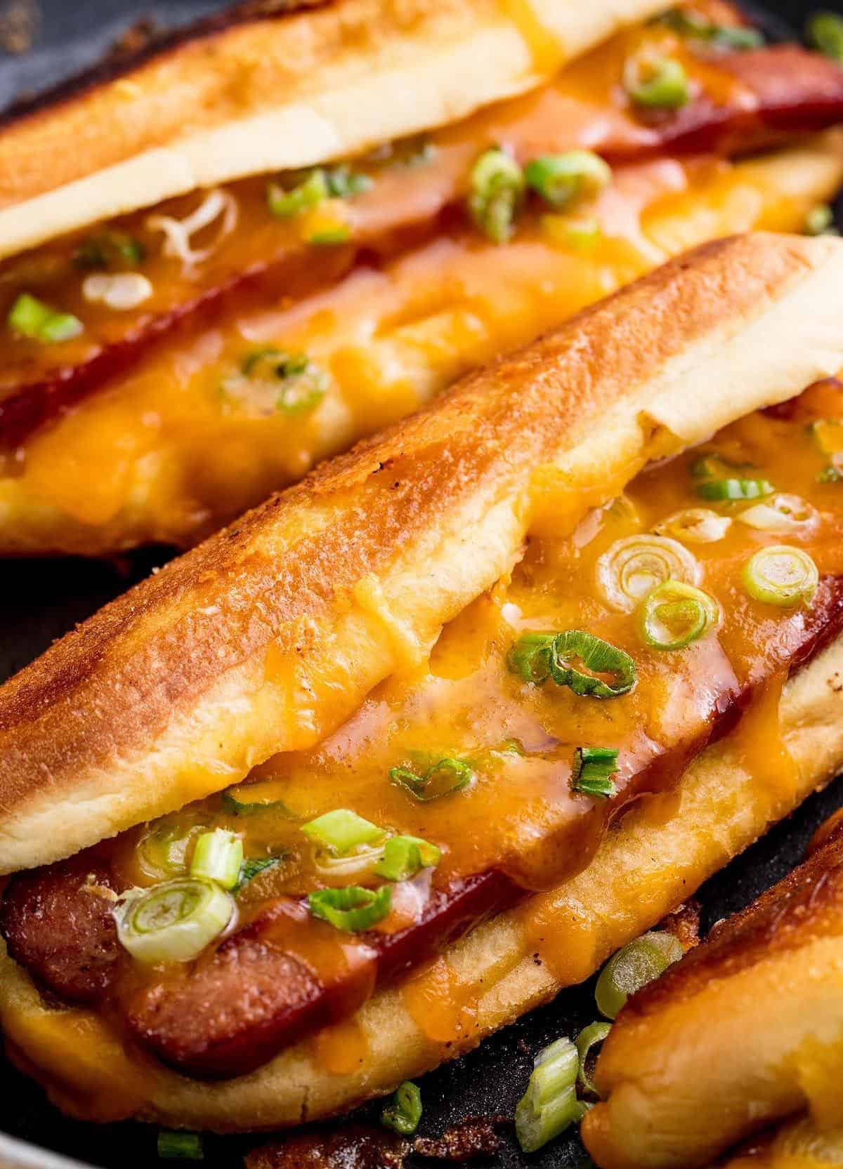  Who needs a bun when you can have a grilled cheese sandwich as a hot dog bun?